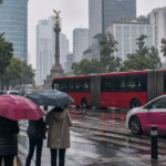 Lluvia y movilidad en una avenida de la Ciudad de Mexico