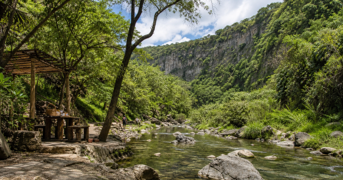 Vista panoramica del canyon y el rio en Los Dinamos