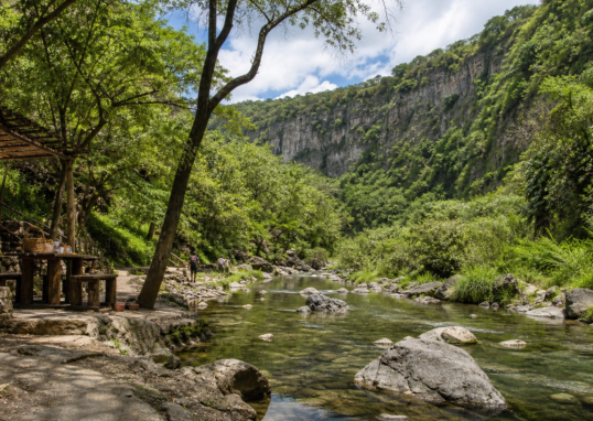Vista panoramica del canyon y el rio en Los Dinamos