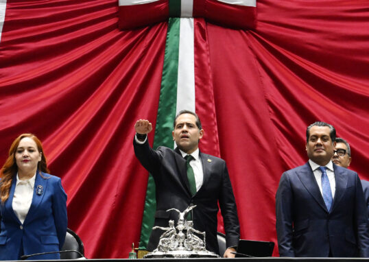 Raúl Bolaños-Cacho Cué rinde protesta como presidente de la Mesa Directiva de la Cámara de Diputados