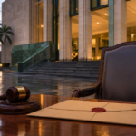 Silla vacía y documento legislativo representan la transición de gobierno en Sinaloa