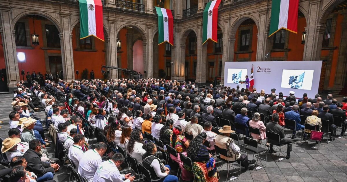 Asistentes al Segundo Informe de Gobierno en Palacio Nacional