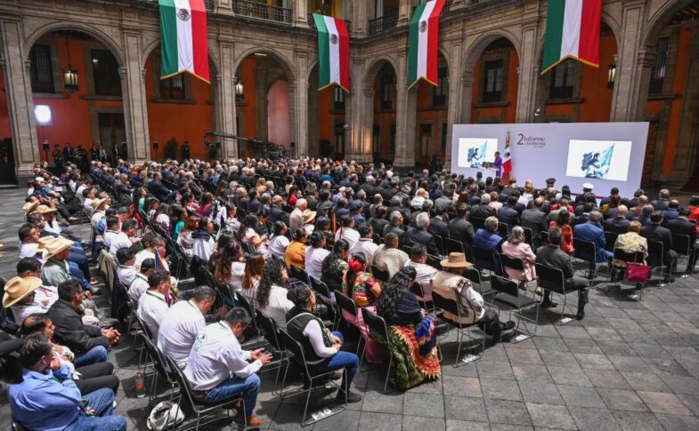Asistentes al Segundo Informe de Gobierno en Palacio Nacional