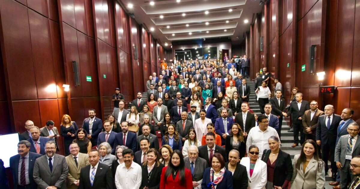 Personas asistentes al acto por el primer aniversario del Tribunal de Disciplina Judicial