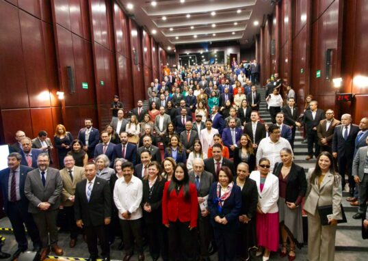 Personas asistentes al acto por el primer aniversario del Tribunal de Disciplina Judicial