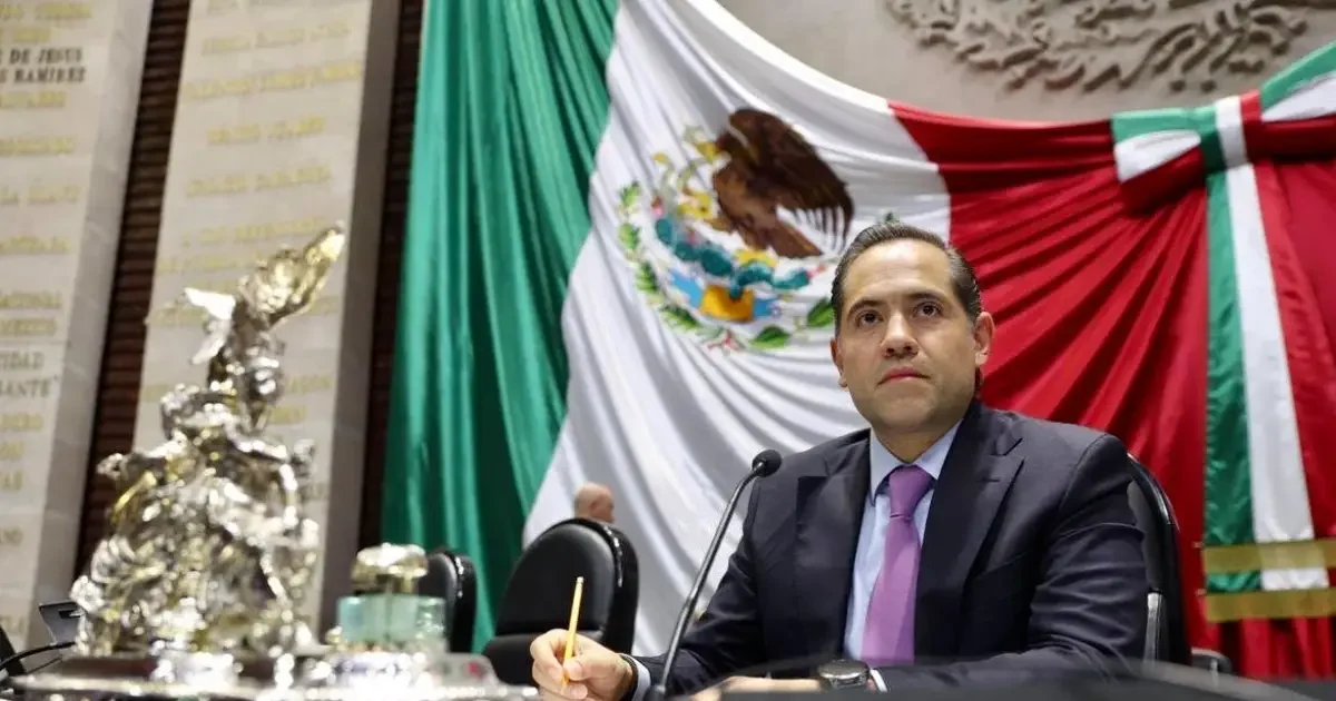 Raúl Bolaños-Cacho Cué preside una sesión en la Cámara de Diputados