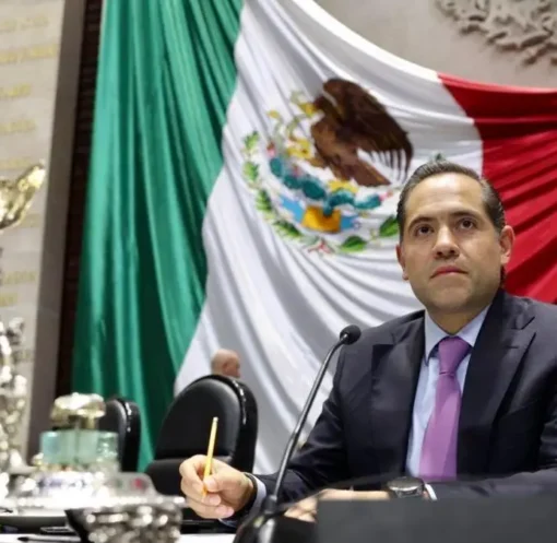 Raúl Bolaños-Cacho Cué preside una sesión en la Cámara de Diputados