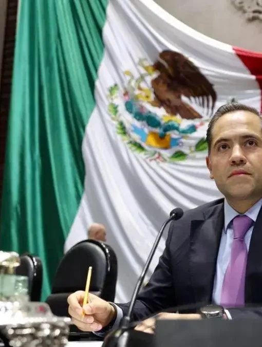 Raúl Bolaños-Cacho Cué preside una sesión en la Cámara de Diputados