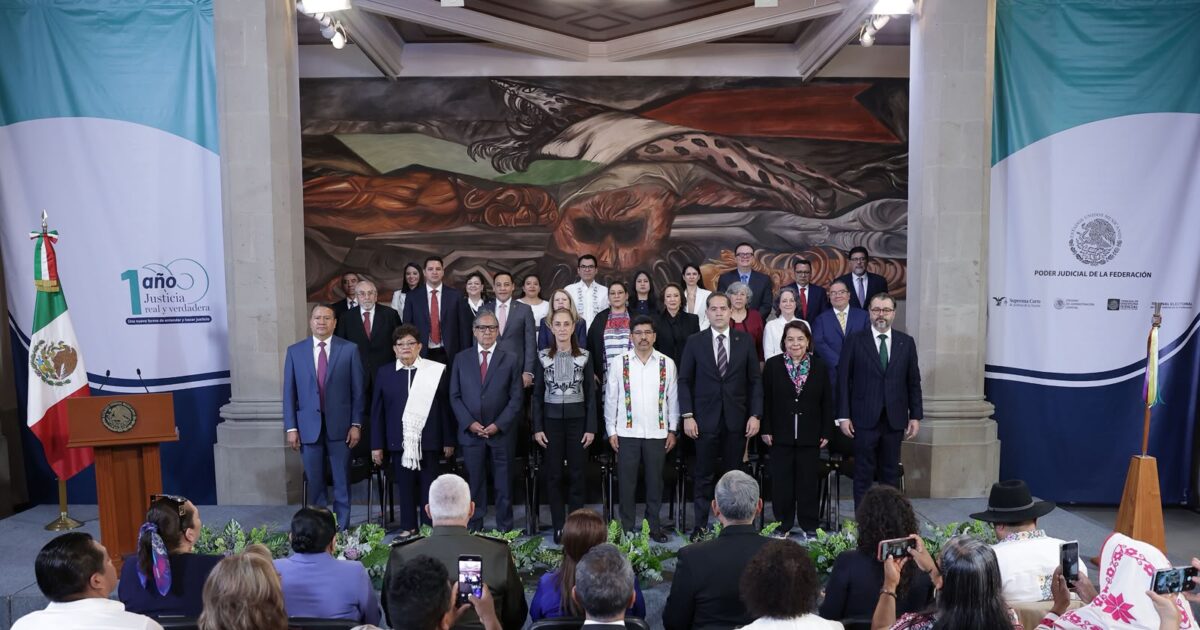 Personal judicial y asistentes durante la presentación del balance del primer año de la SCJN