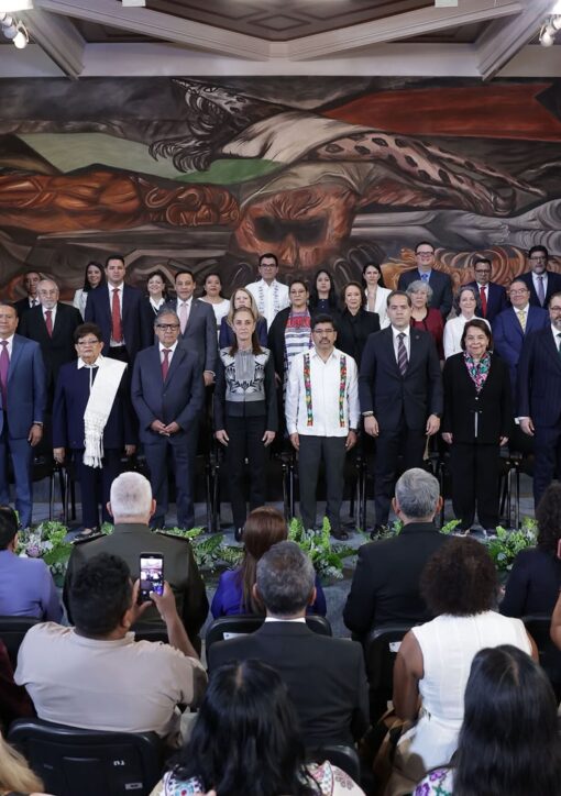 Personal judicial y asistentes durante la presentación del balance del primer año de la SCJN