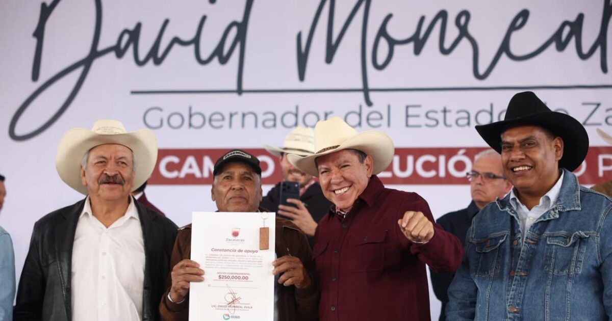 David Monreal durante el anuncio de nuevos consultorios SUS para la región.