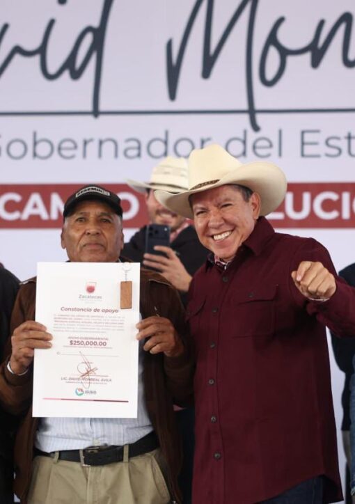 David Monreal durante el anuncio de nuevos consultorios SUS para la región.