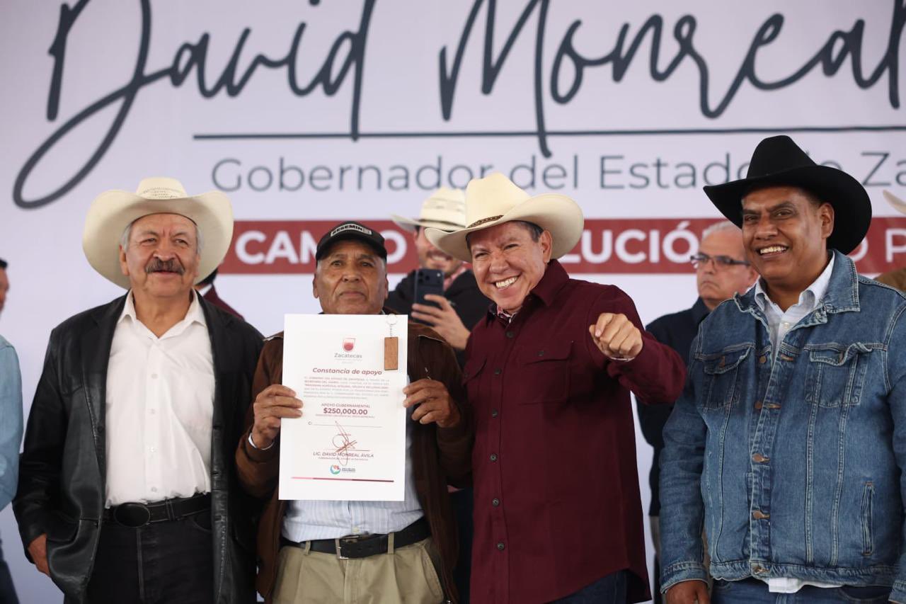 David Monreal durante el anuncio de nuevos consultorios SUS para la región.